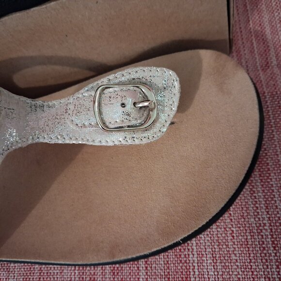 SAS Women's Sanibel Shiny Gold Comfort Thong Sandal sz 6 Medium - Picture 6 of 10